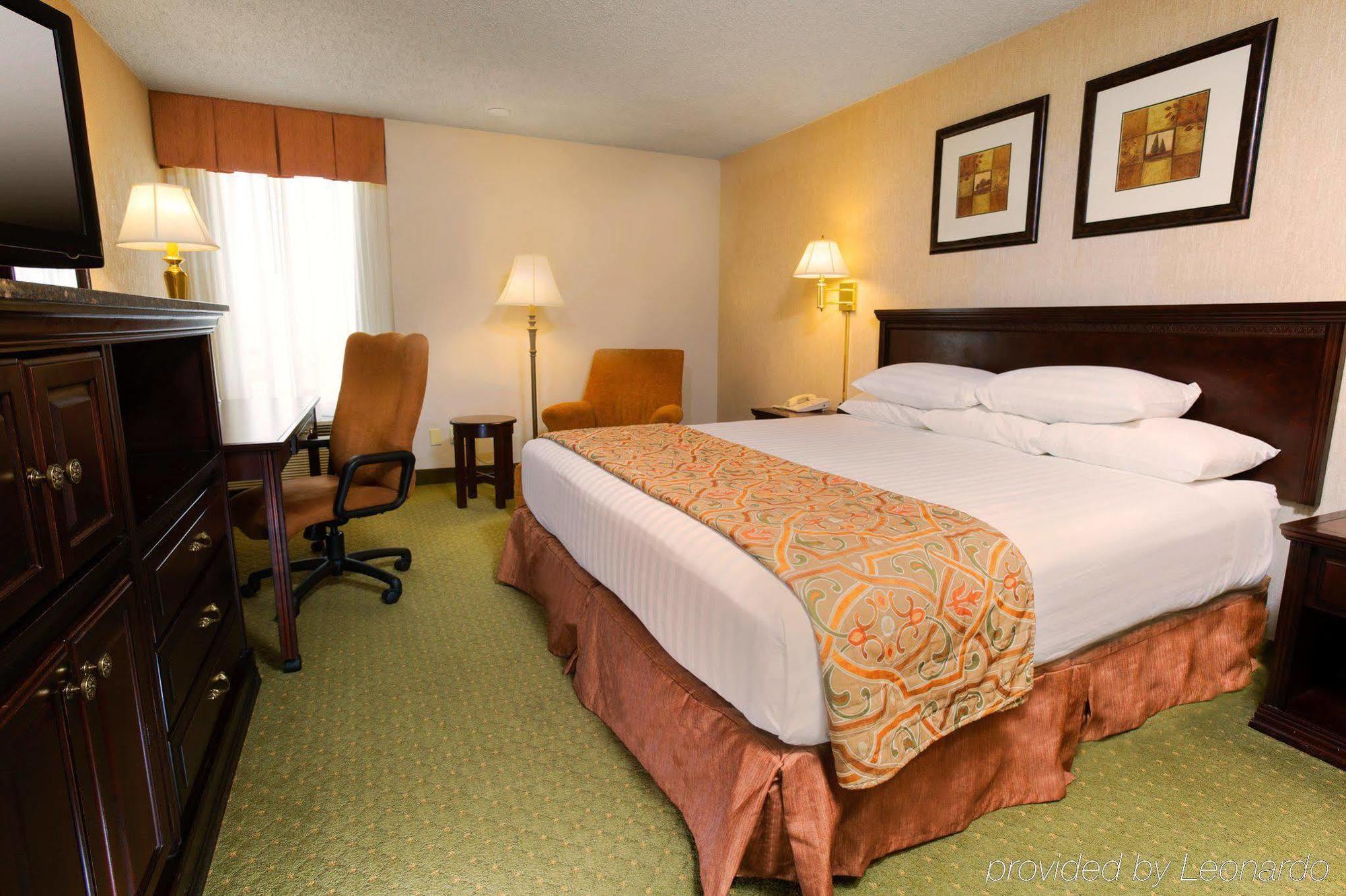 Drury Inn & Suites Columbia Stadium Boulevard Exterior photo